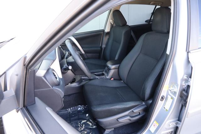 Toyota RAV4 Vehicle Image 08