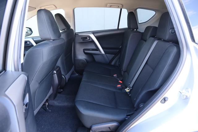 Toyota RAV4 Vehicle Image 09