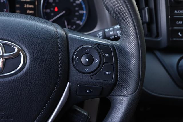 Toyota RAV4 Vehicle Image 12