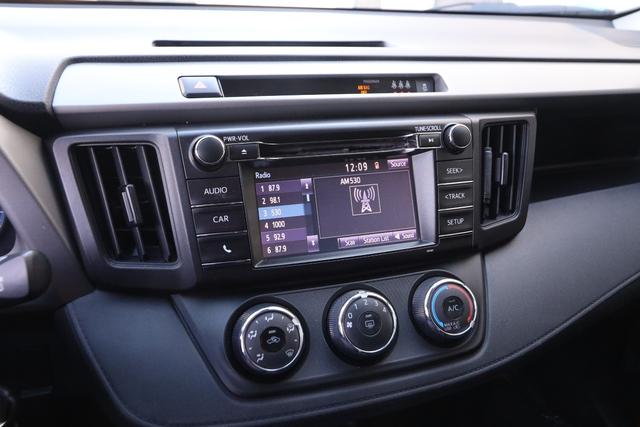 Toyota RAV4 Vehicle Image 14