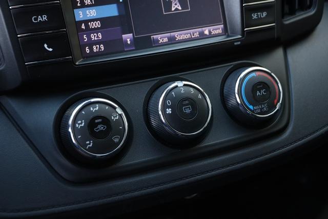 Toyota RAV4 Vehicle Image 16