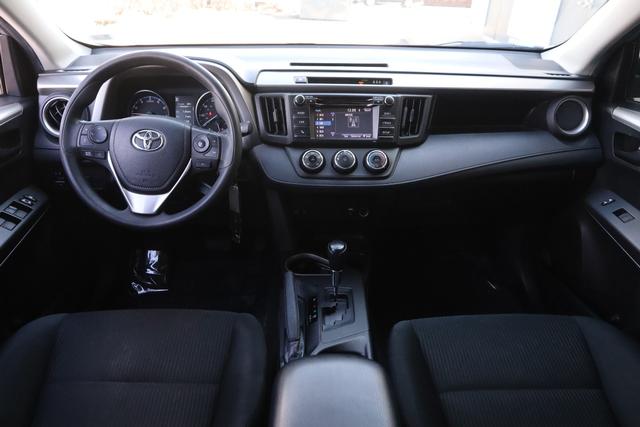 Toyota RAV4 Vehicle Image 18