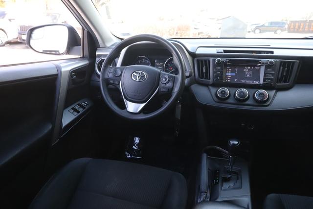 Toyota RAV4 Vehicle Image 19