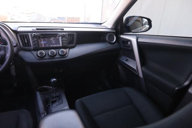 Toyota RAV4 Vehicle Image 22