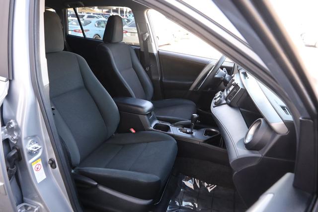 Toyota RAV4 Vehicle Image 23