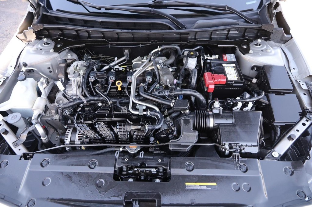 Nissan Altima Vehicle Full-screen Gallery Image 27