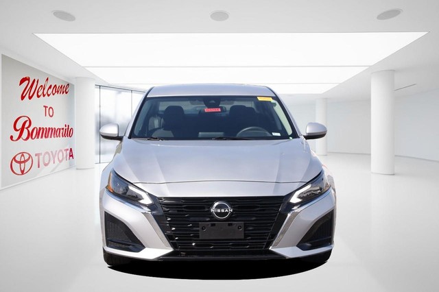 Nissan Altima Vehicle Image 04