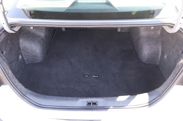 Nissan Altima Vehicle Image 07