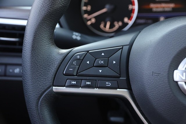 Nissan Altima Vehicle Image 11