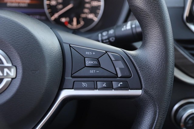 Nissan Altima Vehicle Image 12