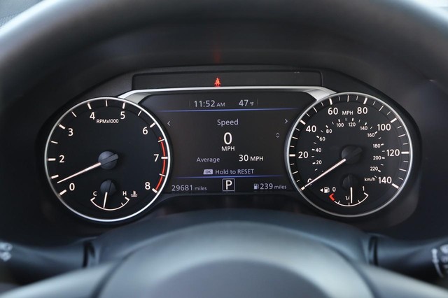 Nissan Altima Vehicle Image 13