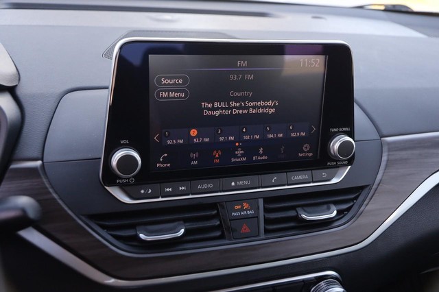 Nissan Altima Vehicle Image 15