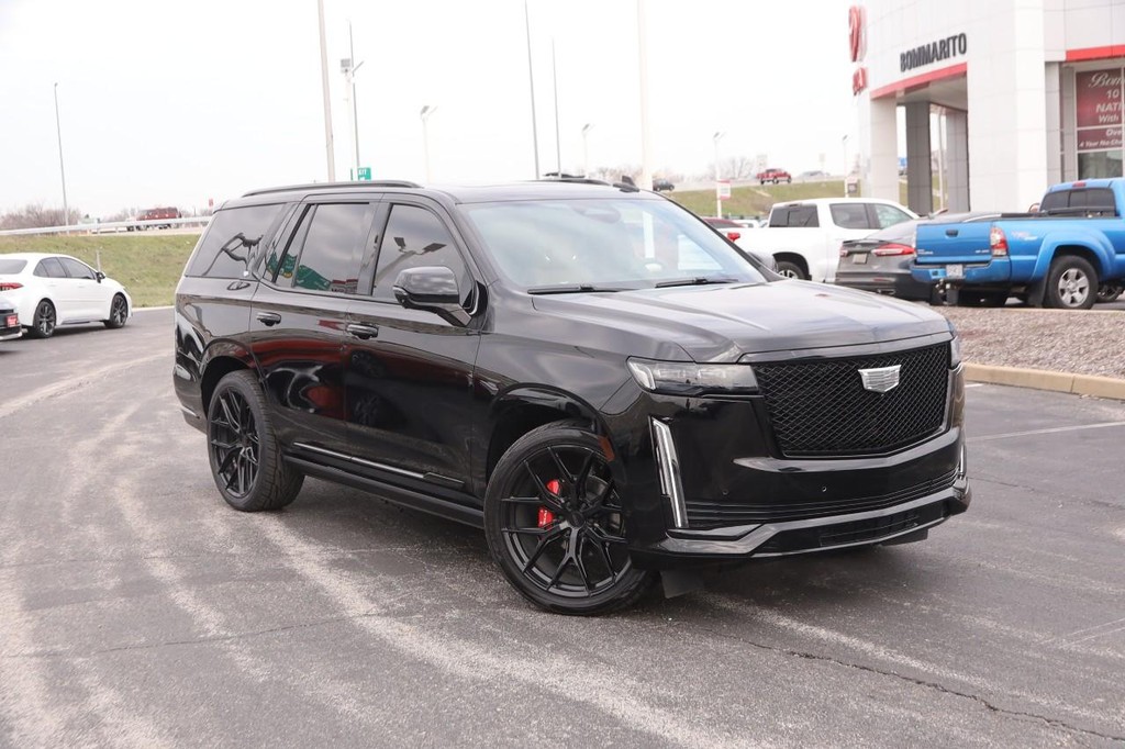 Cadillac Escalade Vehicle Full-screen Gallery Image 2