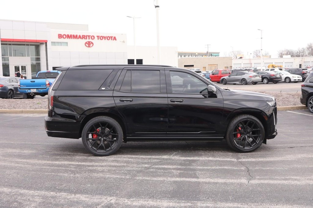 Cadillac Escalade Vehicle Full-screen Gallery Image 5