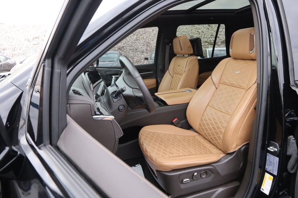 Cadillac Escalade Vehicle Full-screen Gallery Image 10