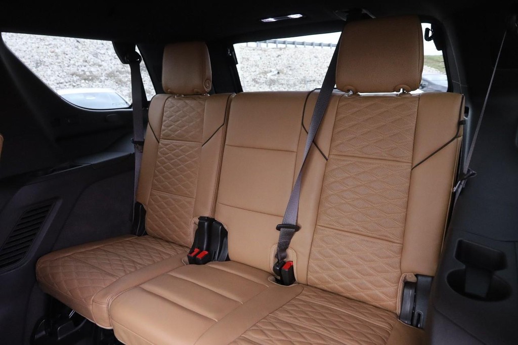 Cadillac Escalade Vehicle Full-screen Gallery Image 12