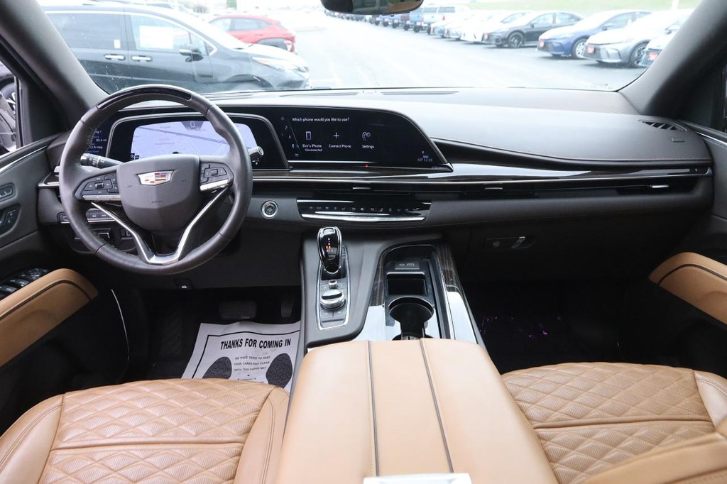 Cadillac Escalade Vehicle Full-screen Gallery Image 26