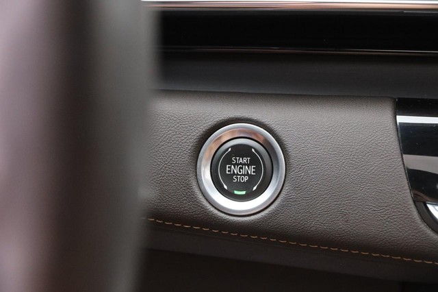 Cadillac Escalade Vehicle Image 18