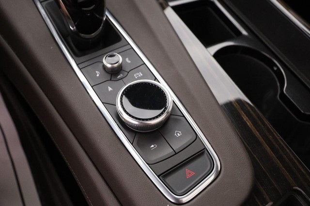 Cadillac Escalade Vehicle Image 22