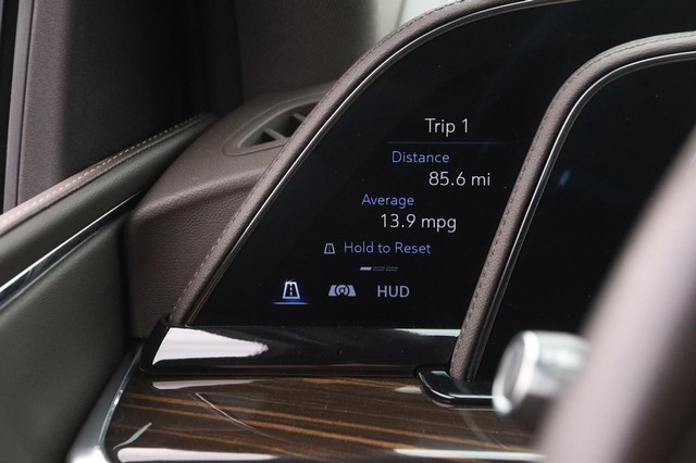 Cadillac Escalade Vehicle Image 24