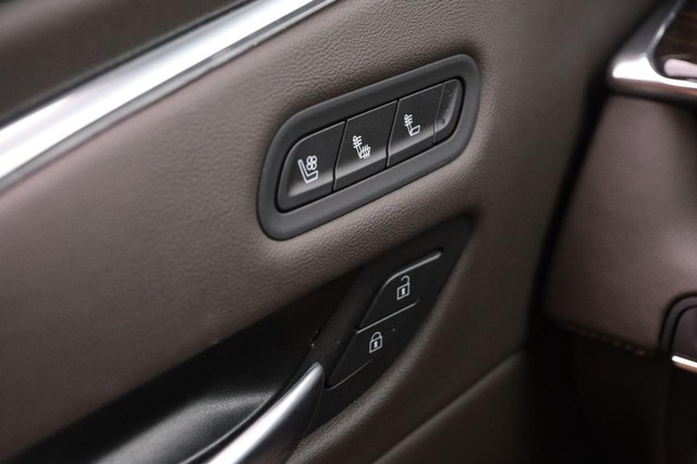 Cadillac Escalade Vehicle Image 25