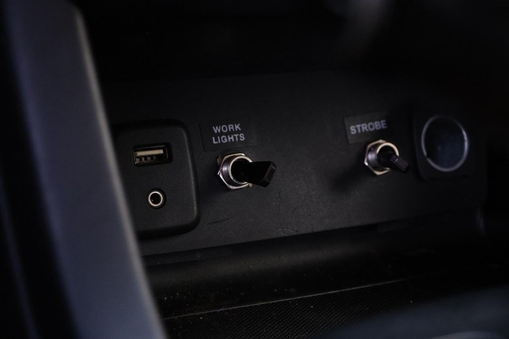 Chevrolet Colorado Vehicle Full-screen Gallery Image 18
