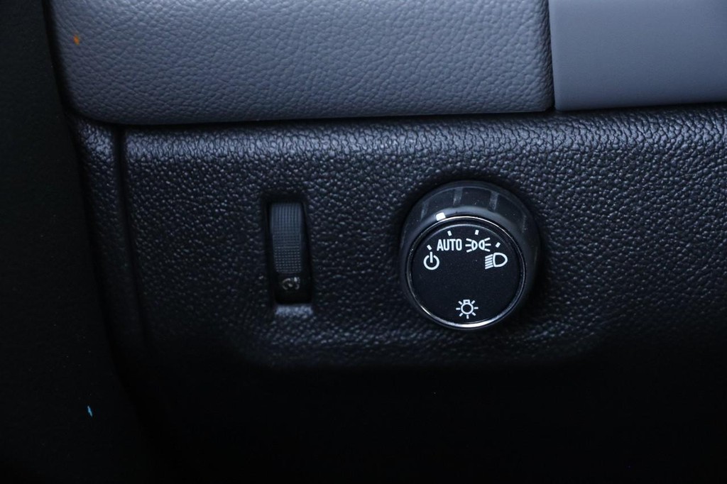 Chevrolet Colorado Vehicle Full-screen Gallery Image 19