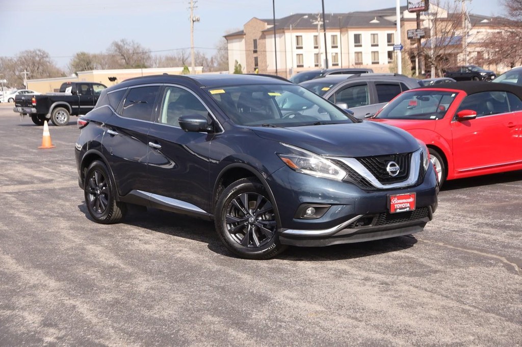 Nissan Murano Vehicle Full-screen Gallery Image 2
