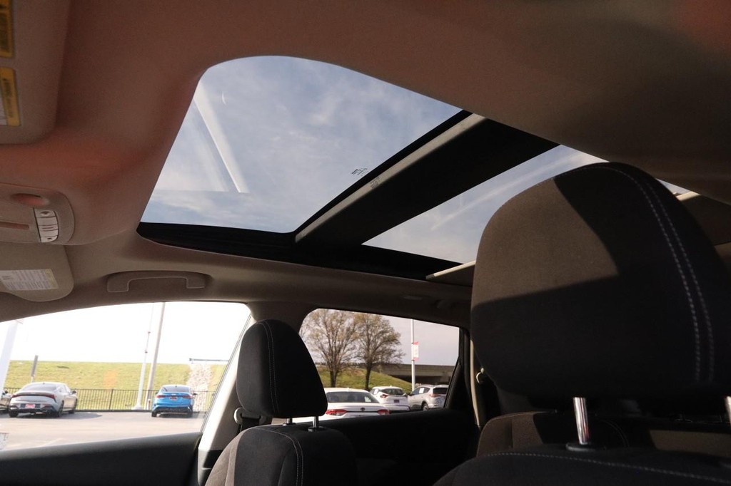 Nissan Murano Vehicle Full-screen Gallery Image 8