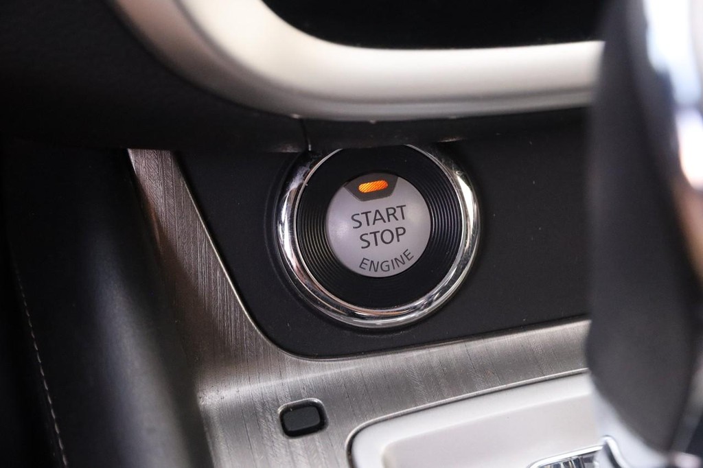 Nissan Murano Vehicle Full-screen Gallery Image 15