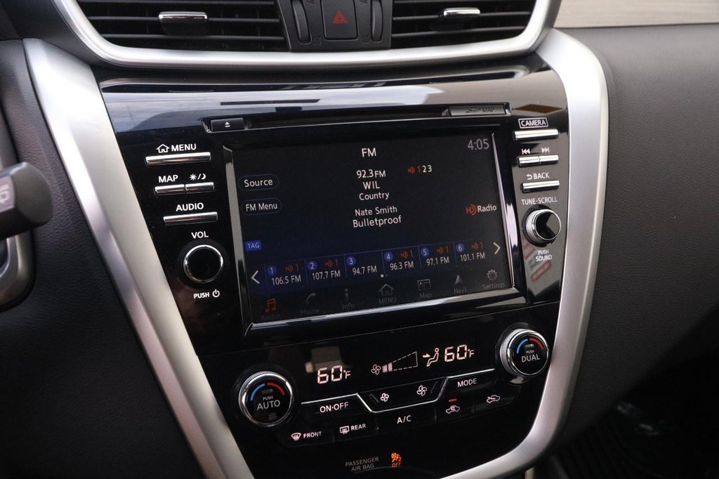 Nissan Murano Vehicle Full-screen Gallery Image 16