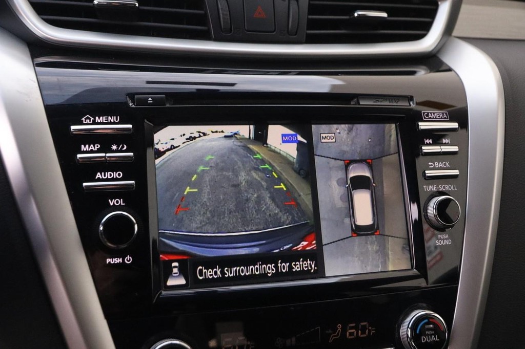 Nissan Murano Vehicle Full-screen Gallery Image 17