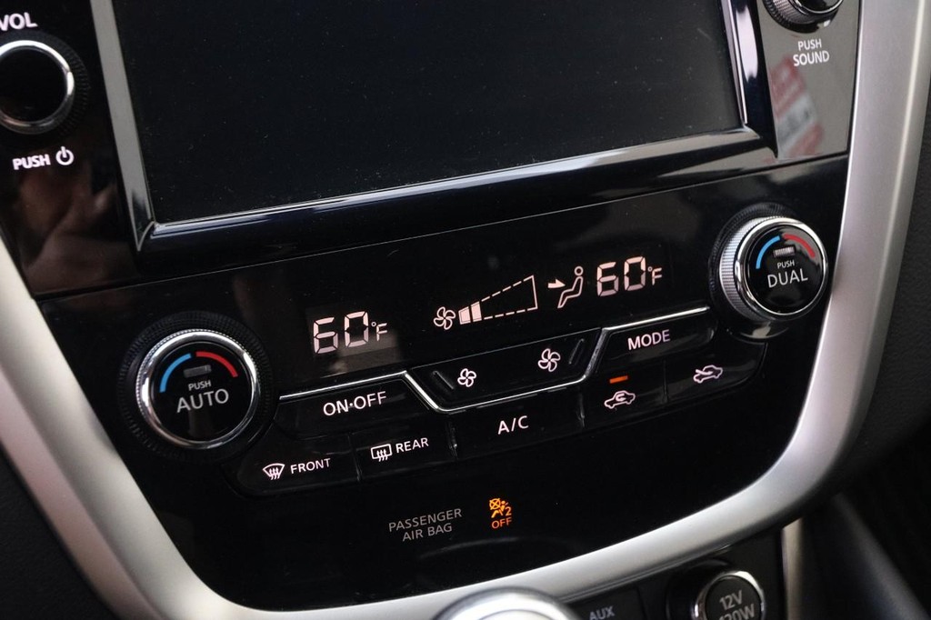 Nissan Murano Vehicle Full-screen Gallery Image 18