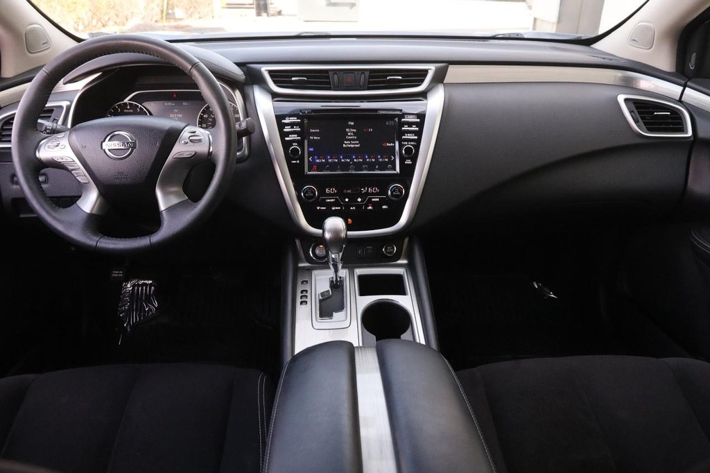 Nissan Murano Vehicle Full-screen Gallery Image 21