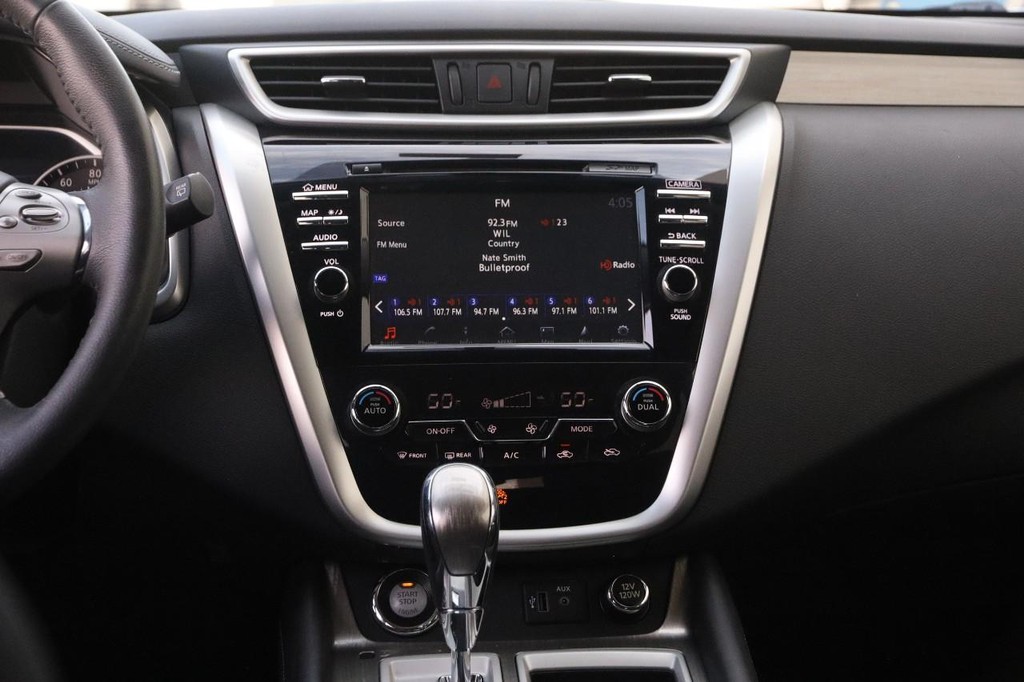 Nissan Murano Vehicle Full-screen Gallery Image 24