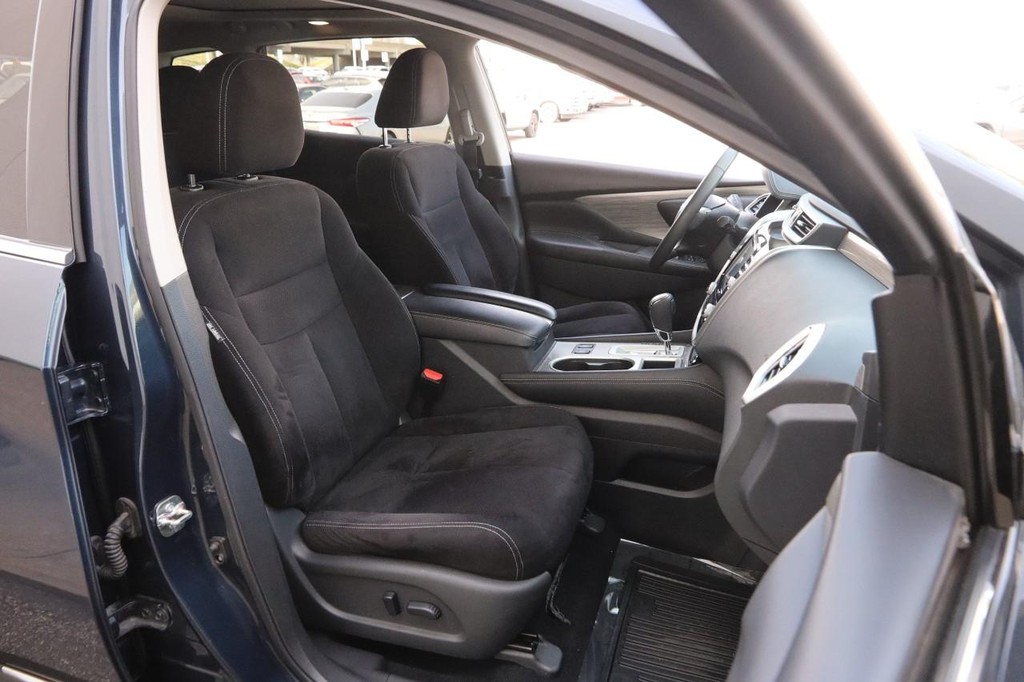 Nissan Murano Vehicle Full-screen Gallery Image 26