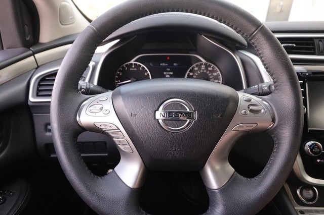 Nissan Murano Vehicle Image 11