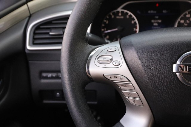 Nissan Murano Vehicle Image 12