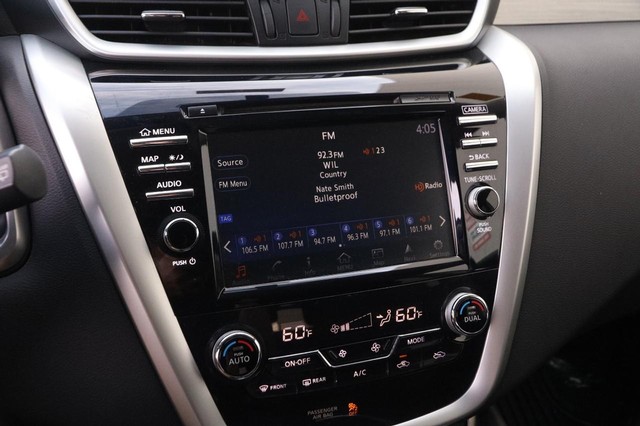 Nissan Murano Vehicle Image 16