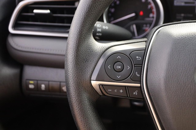 Toyota Camry Vehicle Image 11