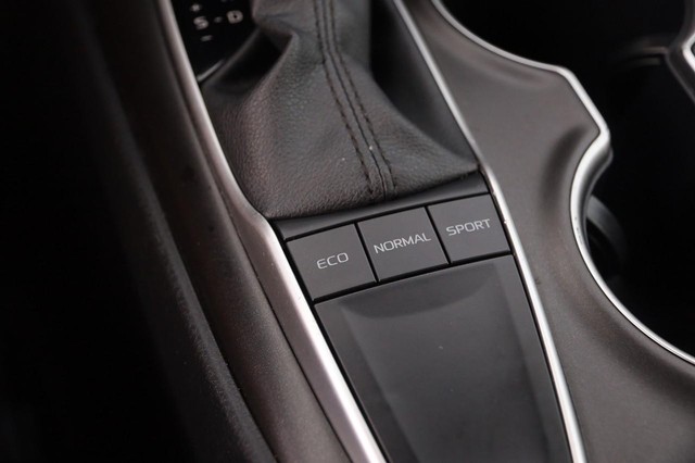 Toyota Camry Vehicle Image 18