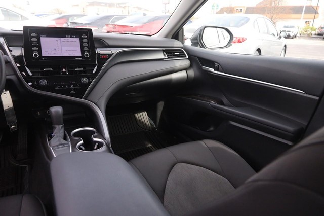 Toyota Camry Vehicle Image 24