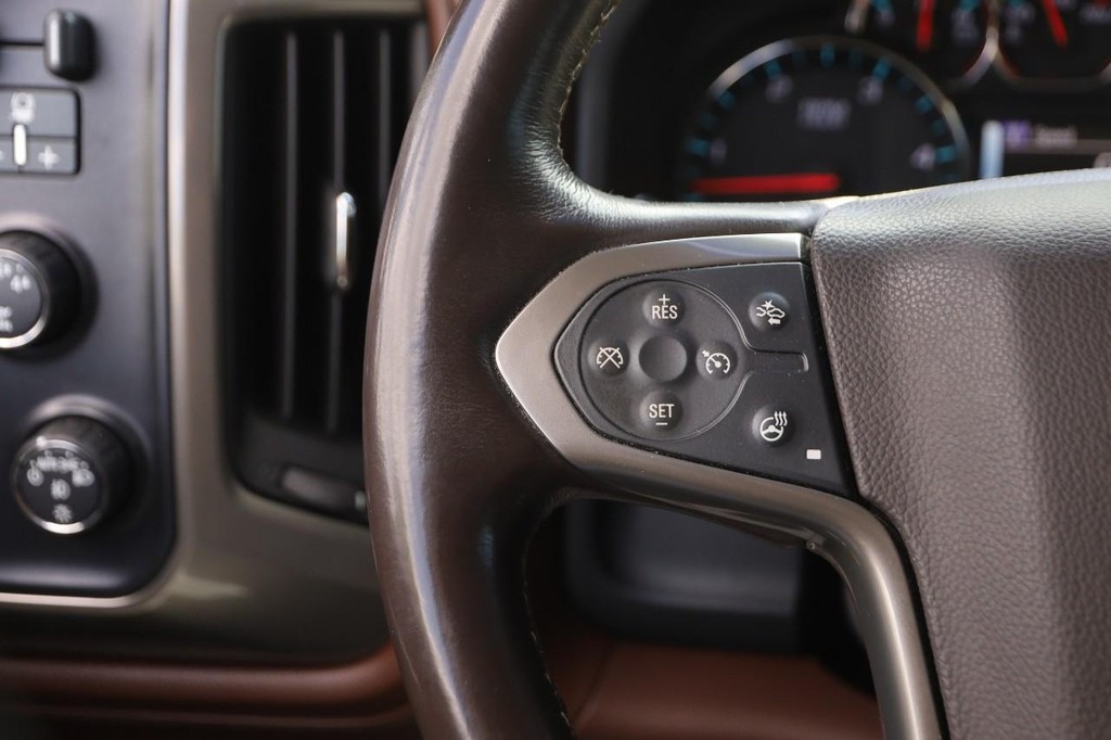Chevrolet Silverado 2500HD Vehicle Full-screen Gallery Image 11