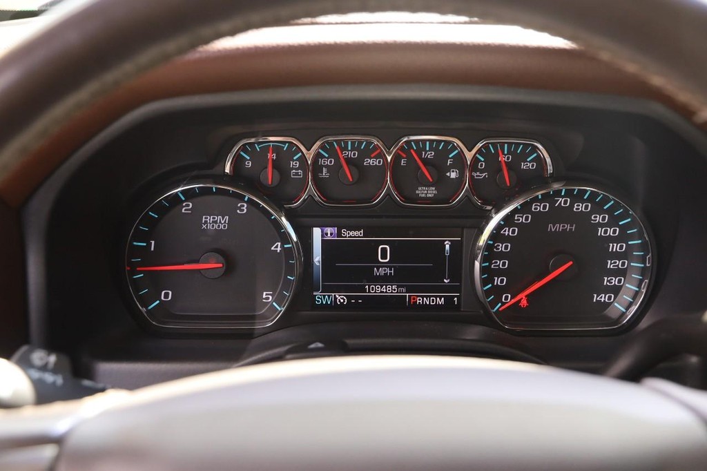 Chevrolet Silverado 2500HD Vehicle Full-screen Gallery Image 13