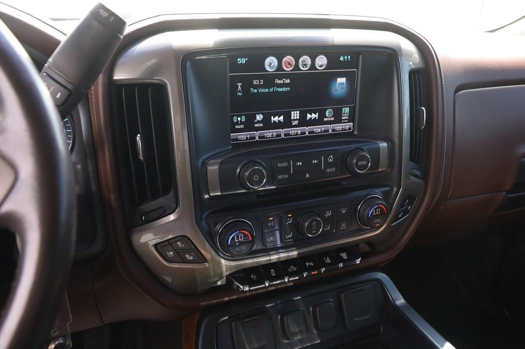 Chevrolet Silverado 2500HD Vehicle Full-screen Gallery Image 15