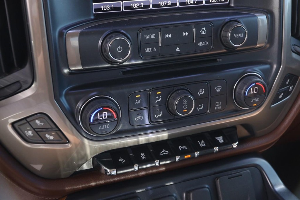 Chevrolet Silverado 2500HD Vehicle Full-screen Gallery Image 18