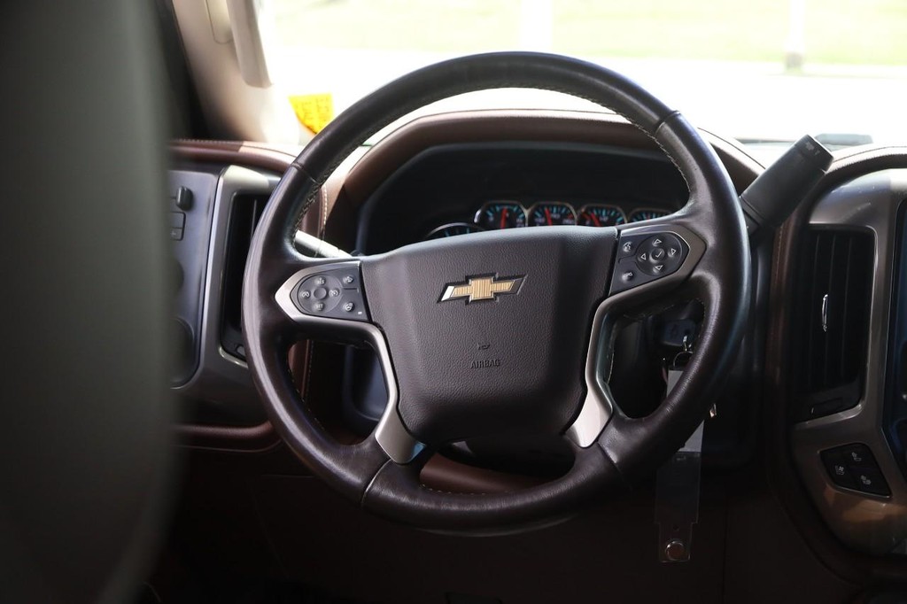 Chevrolet Silverado 2500HD Vehicle Full-screen Gallery Image 23