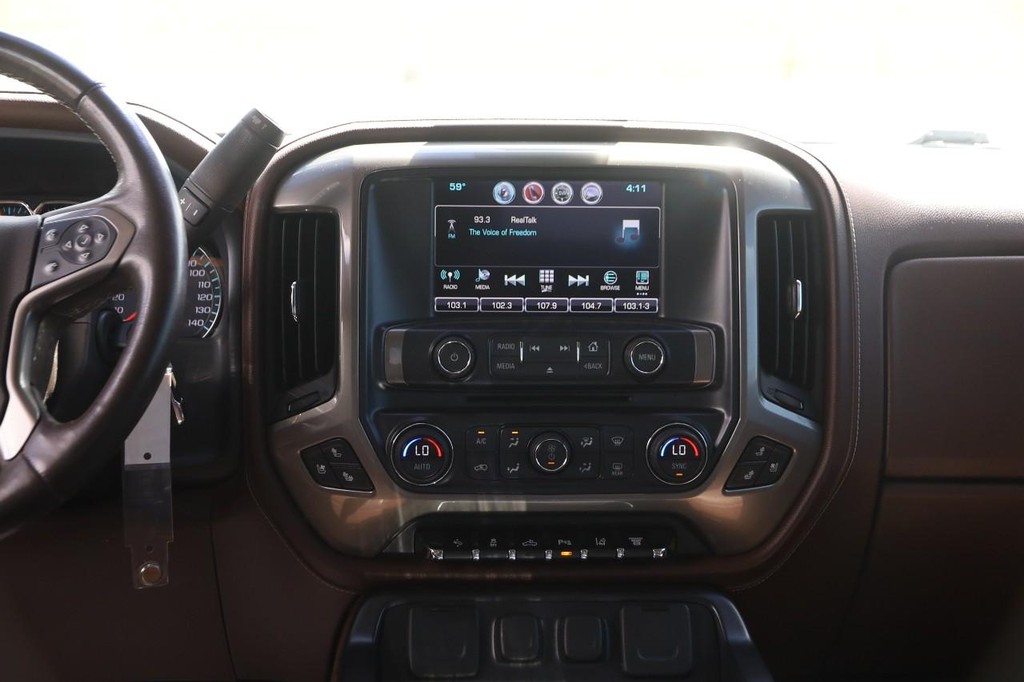 Chevrolet Silverado 2500HD Vehicle Full-screen Gallery Image 24