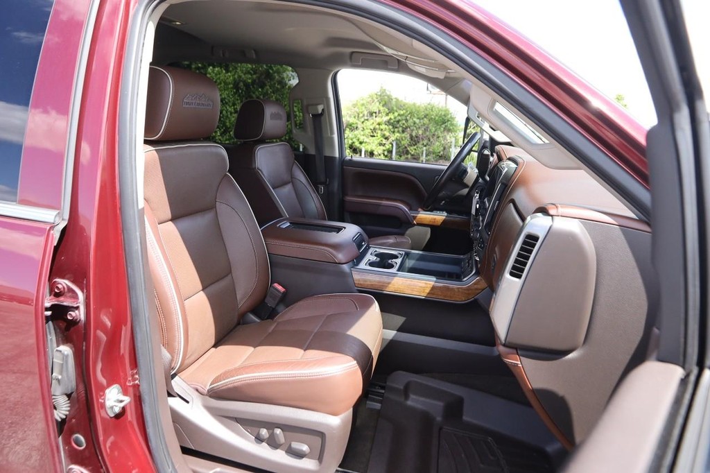 Chevrolet Silverado 2500HD Vehicle Full-screen Gallery Image 26