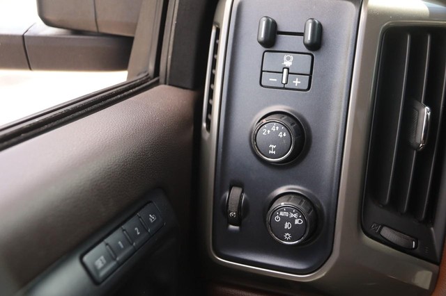 Chevrolet Silverado 2500HD Vehicle Image 14